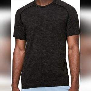 LULULEMON MEN'S METAL VENT MESH SHORT SLEEVE ATHLETIC T SHIRT M